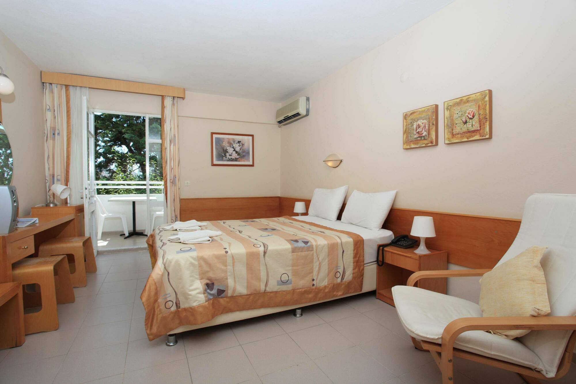 קוסדסי Hotel Golden Gate מראה חיצוני תמונה