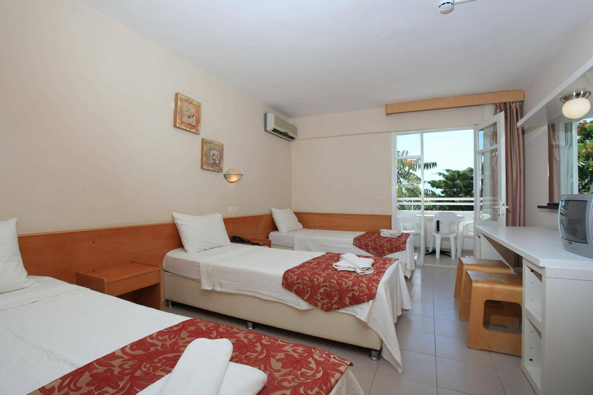 קוסדסי Hotel Golden Gate מראה חיצוני תמונה